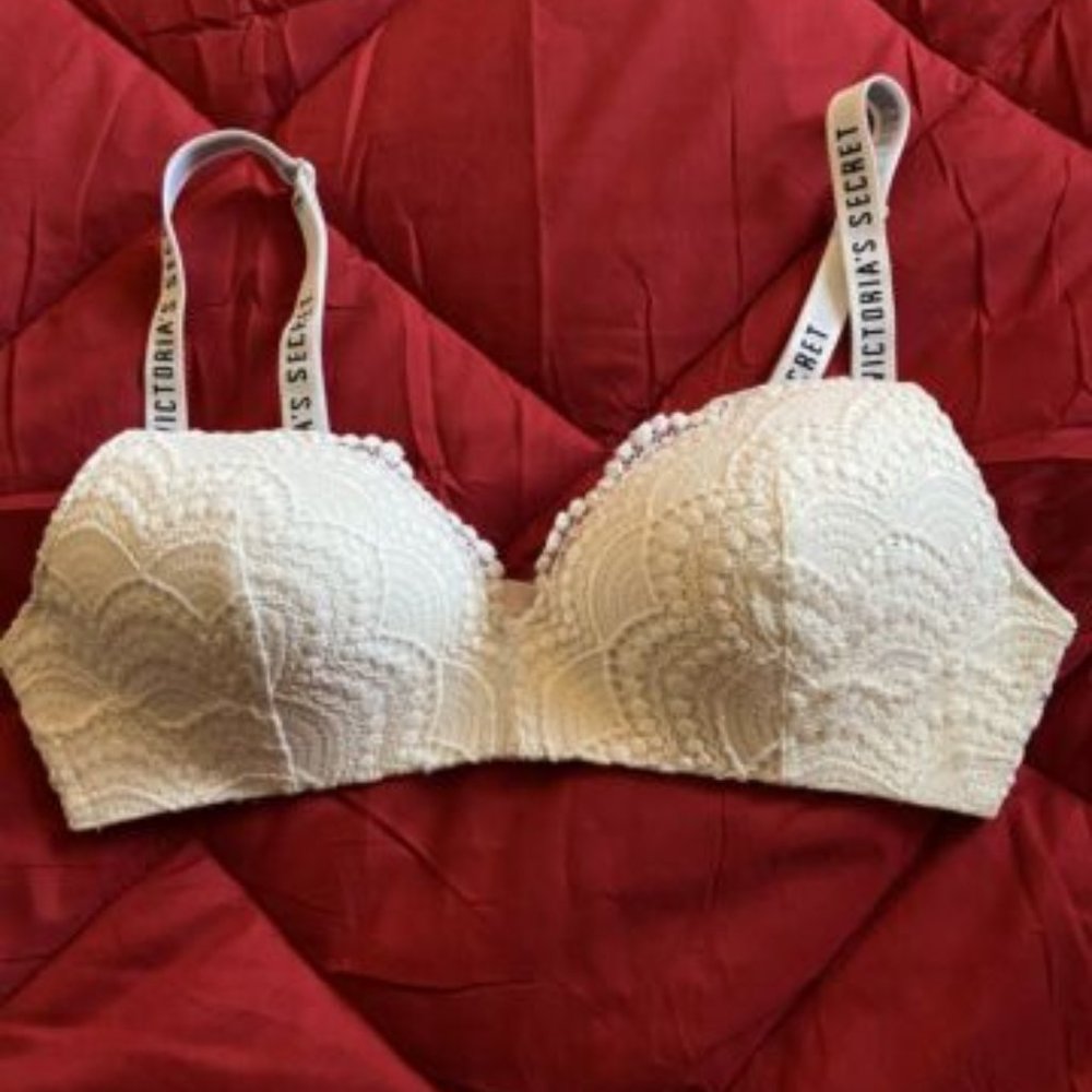 Incredible By Victoria's Secret Lightly Lined Plunge Bra In Beige Size 36B Lace